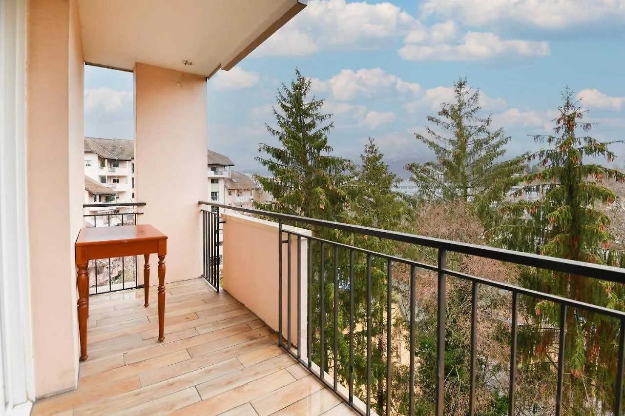 Nice Apartment With Balcony Very Close To The City Center Annecy France