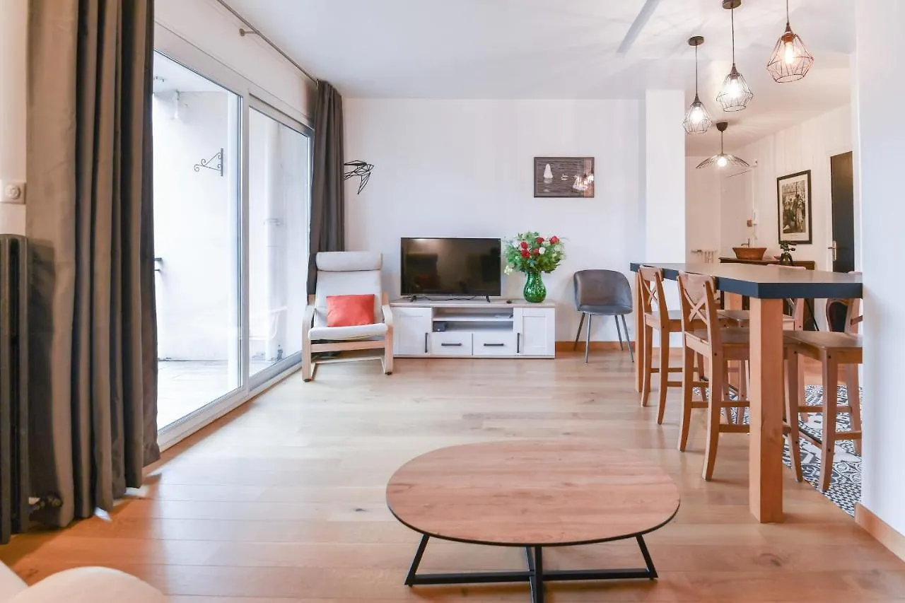 Nice Apartment With Balcony Very Close To The City Center Annecy