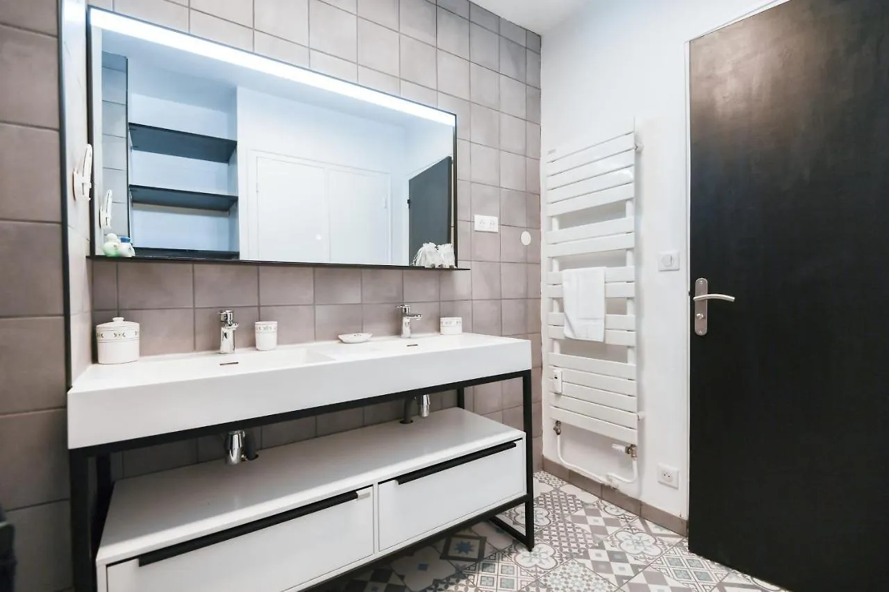 Nice Apartment With Balcony Very Close To The City Center Annecy France