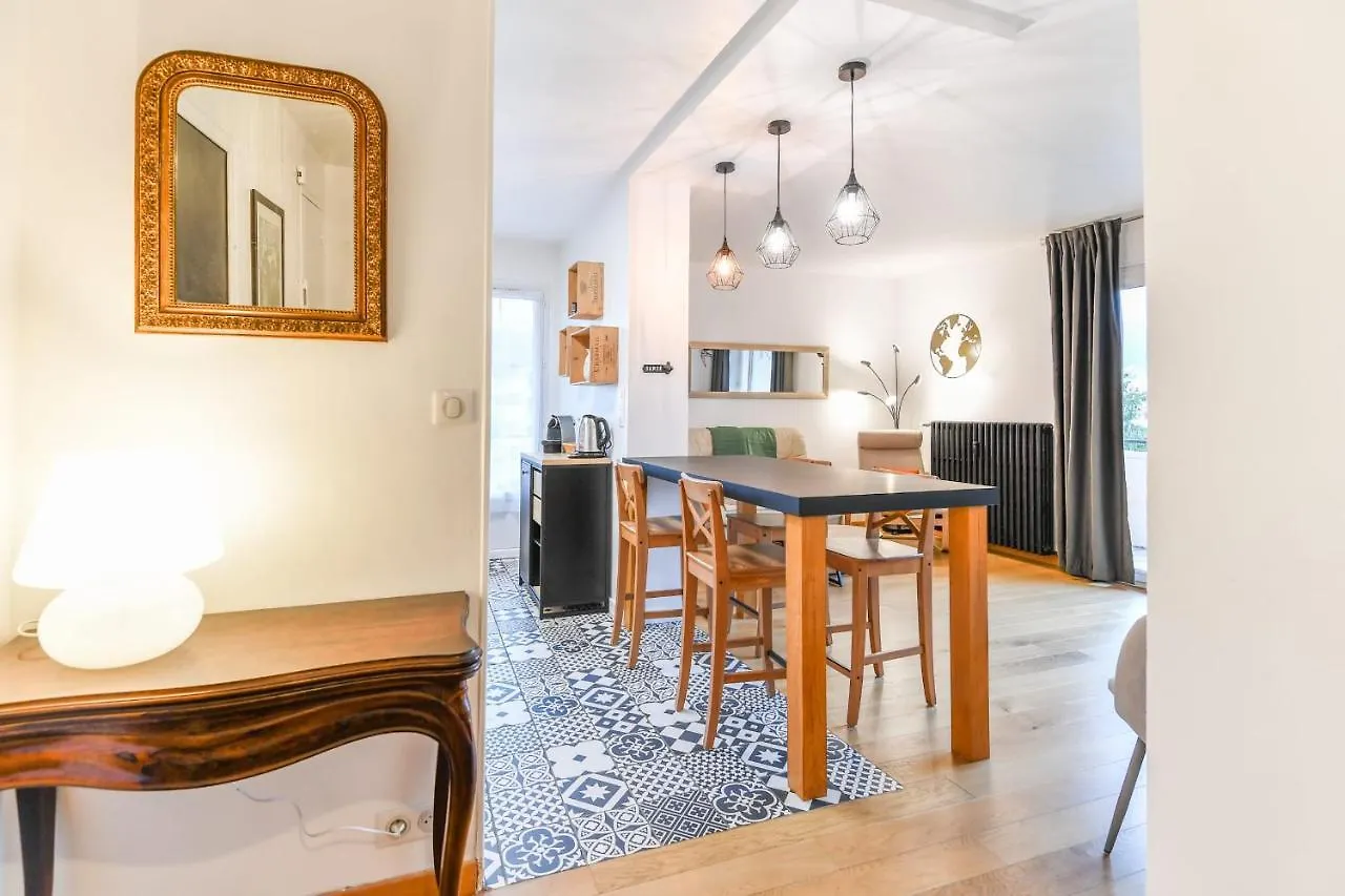 Nice Apartment With Balcony Very Close To The City Center Annecy