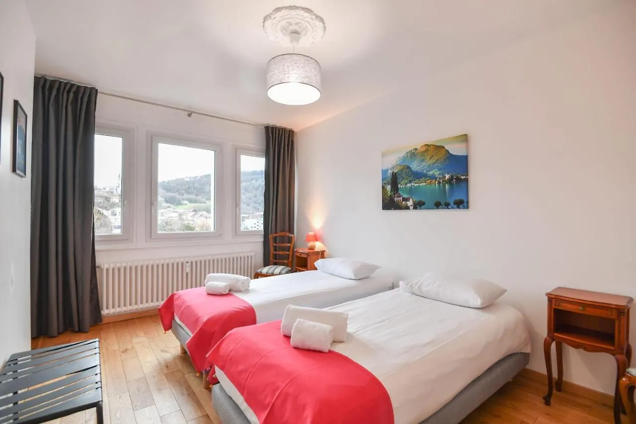Nice Apartment With Balcony Very Close To The City Center Annecy